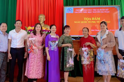 Trường Tiểu học Nguyễn Bá Ngọc tổ chức toạ đàm kỷ niệm 113 năm Ngày Quốc tế Phụ nữ 8/3 và hưởng ứng Tuần lễ áo dài Việt Nam.